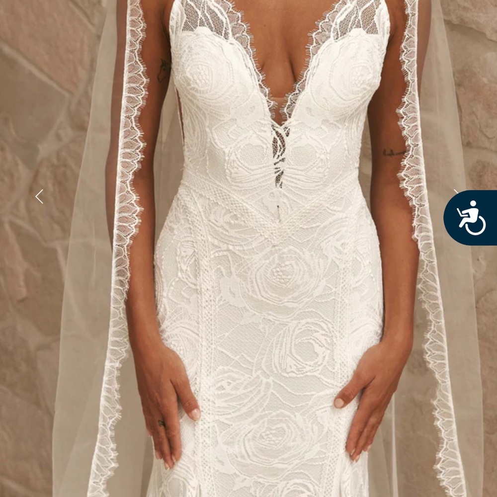 Grace Loves Lace Lumi Veil